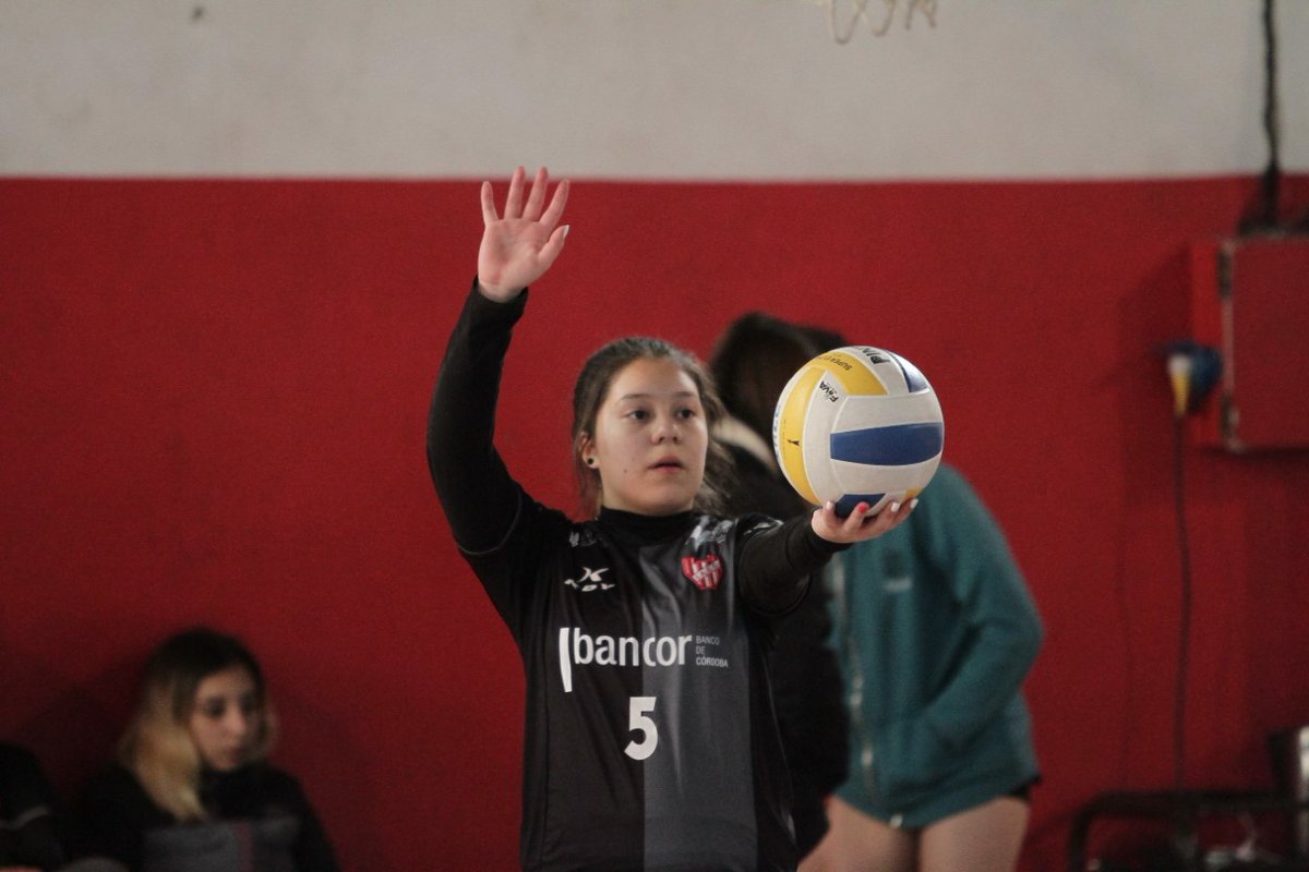 InstitutoACC's tweet photo. 🏐  Celeste Abigail Roscop: “Lo más lindo fue el ascenso”.

Nació en Alta Córdoba y juega al vóley en La Gloria en Sub 13 y Sub 15.

La entrevista: https://t.co/hzp261xIHp

#DeportistasDeInstituto 🇦🇹 https://t.co/GAx1Lpbptc