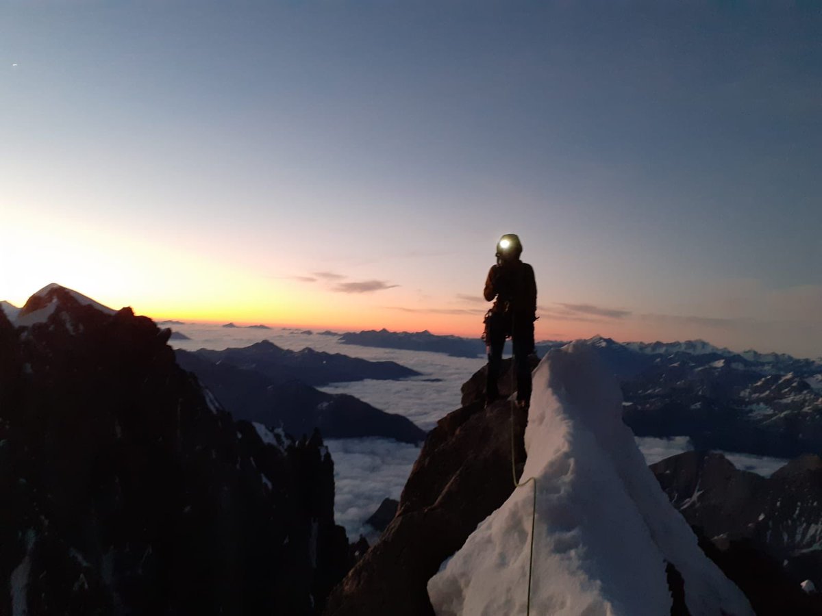 f_manners's tweet photo. Innominata ridge up to Mont Blanc this week. An alpine route that has everything packed into one incredible adventure. #Italy #france #montblanc #hikingfromhome #chamonix https://t.co/3bspXOYk8f