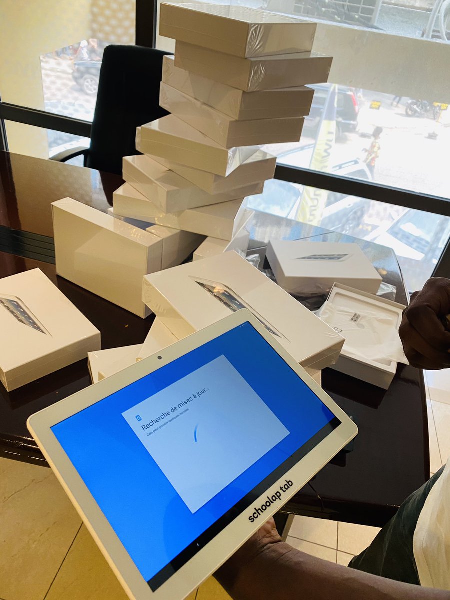 KanikPascal's tweet photo. Ce fût un moment magique! De passer d’un rêve à la réalité, un autre projet a pris corps. La joie de l’équipe, des soutiens, des partenaires, des bénéficiaires finaux! #schoolapTab enfin a Kin. Avec ou sans internet, avec ou sans réseau, https://t.co/1DRxiTIH8T accessible 🥰#RDC https://t.co/22CIQtIMBQ
