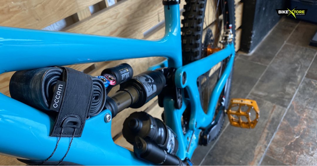 BikeXtore's tweet photo. 🚴🏻 La SB150 de @yeticycles de nuestro amigo @mocteru💥🤤 #YetiCycles #RideDriven #mtb #enduromtb #bikeporn #bikes APEX Strap con @boafitsystem #ligeroeinnovador #occamAPEX #resistenteal💦 #proteccionUV☀️ #boasystem https://t.co/0nrOAVwHTt