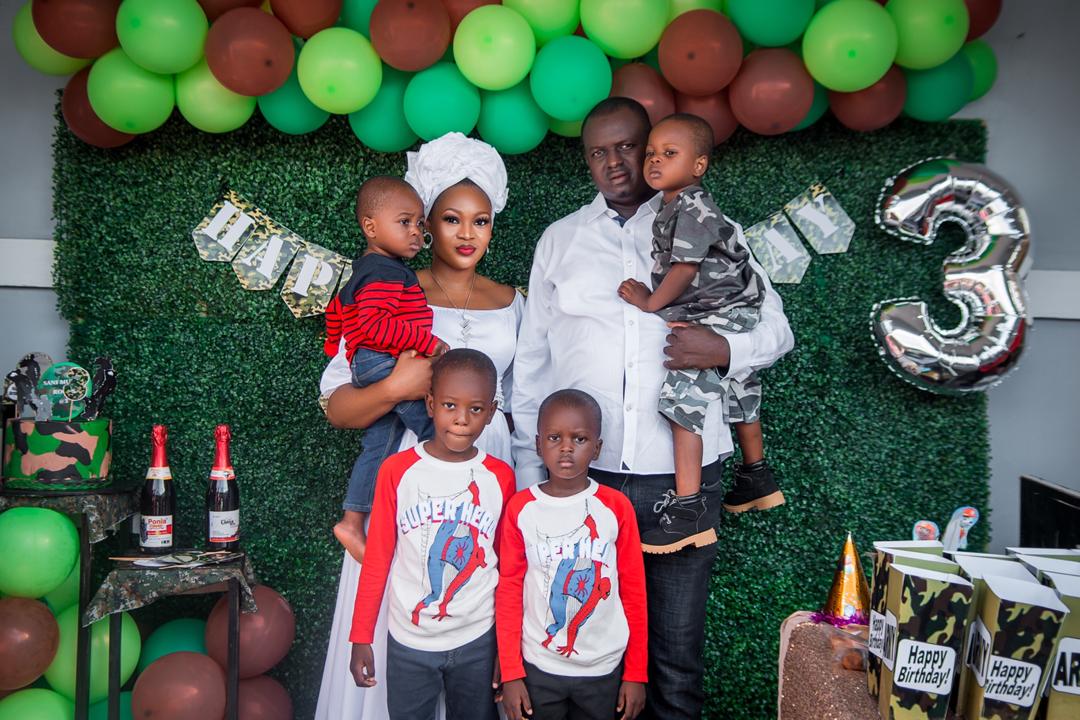 sa_showers's tweet photo. Muhsin's army theme 3rd birthday.
#armytheme #army #happybirthday #camouflage #birthdayparty #three #backdrop #baloons #minna #niger #happybirthdaytoyou🎂 #birthdayboy #sashowersgatyou #kidspartyideas #kidsparty
#kidspartydecor #sashowerspartyshop #minnaenterpreneur https://t.co/kch5LW7kUF