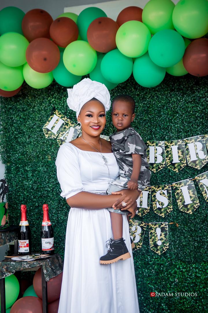 sa_showers's tweet photo. Muhsin's army theme 3rd birthday.
#armytheme #army #happybirthday #camouflage #birthdayparty #three #backdrop #baloons #minna #niger #happybirthdaytoyou🎂 #birthdayboy #sashowersgatyou #kidspartyideas #kidsparty
#kidspartydecor #sashowerspartyshop #minnaenterpreneur https://t.co/kch5LW7kUF
