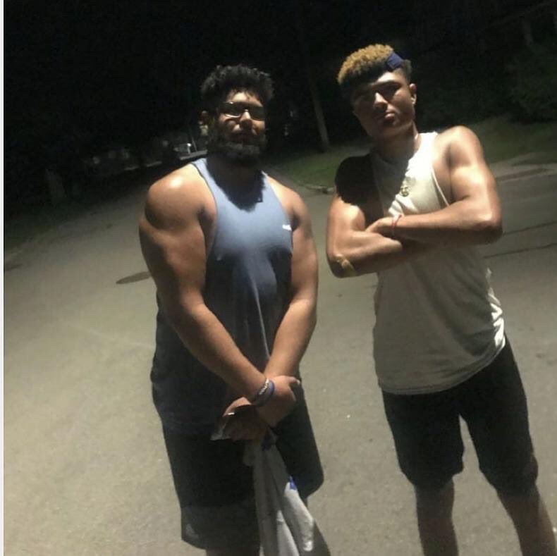 I weighted 210lbs during the season.. now I weigh 256lbs‼️‼️ hopefully we can have football👏🏽🦍