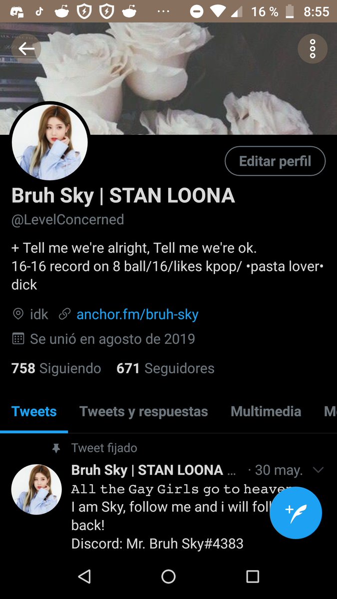 i3chaeng's tweet photo. 20 likes and 10 retweets and i get my old layout back https://t.co/6laGIkrGFn