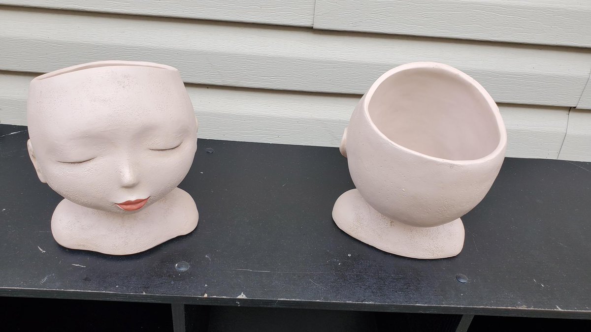 le_debut's tweet photo. LMAOOOOO. Y’all PLEASE look at these planters my mom just got and “decorated” 😂😂😂😭😭 https://t.co/ur3J3eS5t9