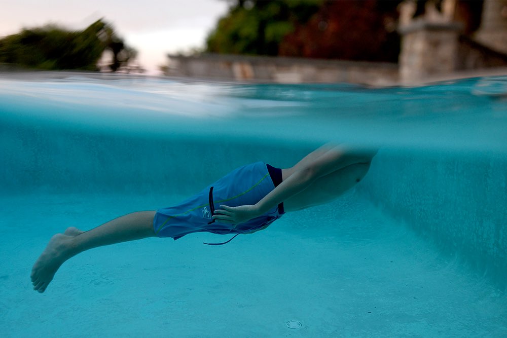 RobinLayton's tweet photo. Can’t wait to get back in the water again to take #splitwater shots. #summervibes #summerfun #swimming #swimmingpool #nikonnofilter #nikonlove #nikonambassador #nikond850 @NikonUSA https://t.co/dxMXVfsuaA