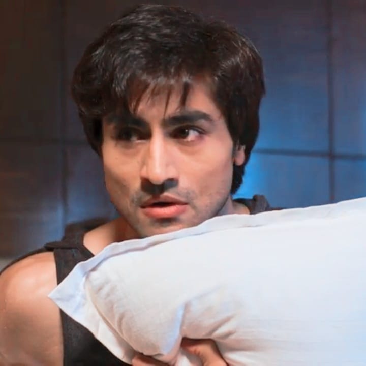 Harshadxworld's tweet photo. Mr. Sexy Hooda 🥵😈🔥🔥🔥
#HarshadChopda
#BPFandomReunion https://t.co/PD7cmY3YA0