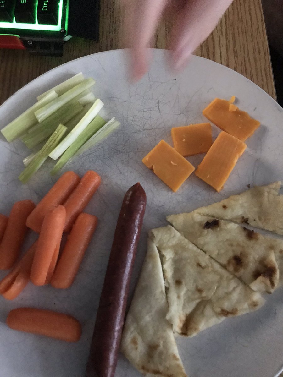 clearlyblonde's tweet photo. I’m momming it up it seems. #MILFLifeCrisis #snacks #gamerteens https://t.co/quLqIzyFOc