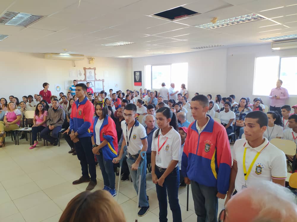 UnefaVrrOrienta's tweet photo. #UnefaPresenteYConsecuente no se detiene, unidos venceremos en pie de lucha, para lograr el fortalecimiento de una comunicación innovadora y revolucionaria @NicolasMaduro @angiolillofp
#BatalladoresUNEFANucleoNvaEspartapresente 
#BatalladoresUNEFAVicerrectoradoPresente https://t.co/MIrcqBUTfj