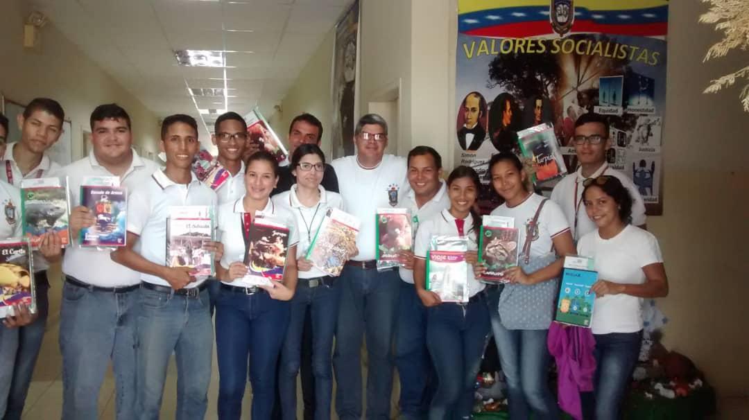 UnefaVrrOrienta's tweet photo. Los batalladores en redes sociales proponen la nueva forma de hacer comunicación, garantizando la veracidad y transparencia de la información #UnefaPresenteYConsecuente @NicolasMaduro @angiolillofp #BatalladoresUNEFANucleoNvaEspartapresente #BatalladoresUNEFAVicerectoradoPresente https://t.co/GeJ8DzKhAs