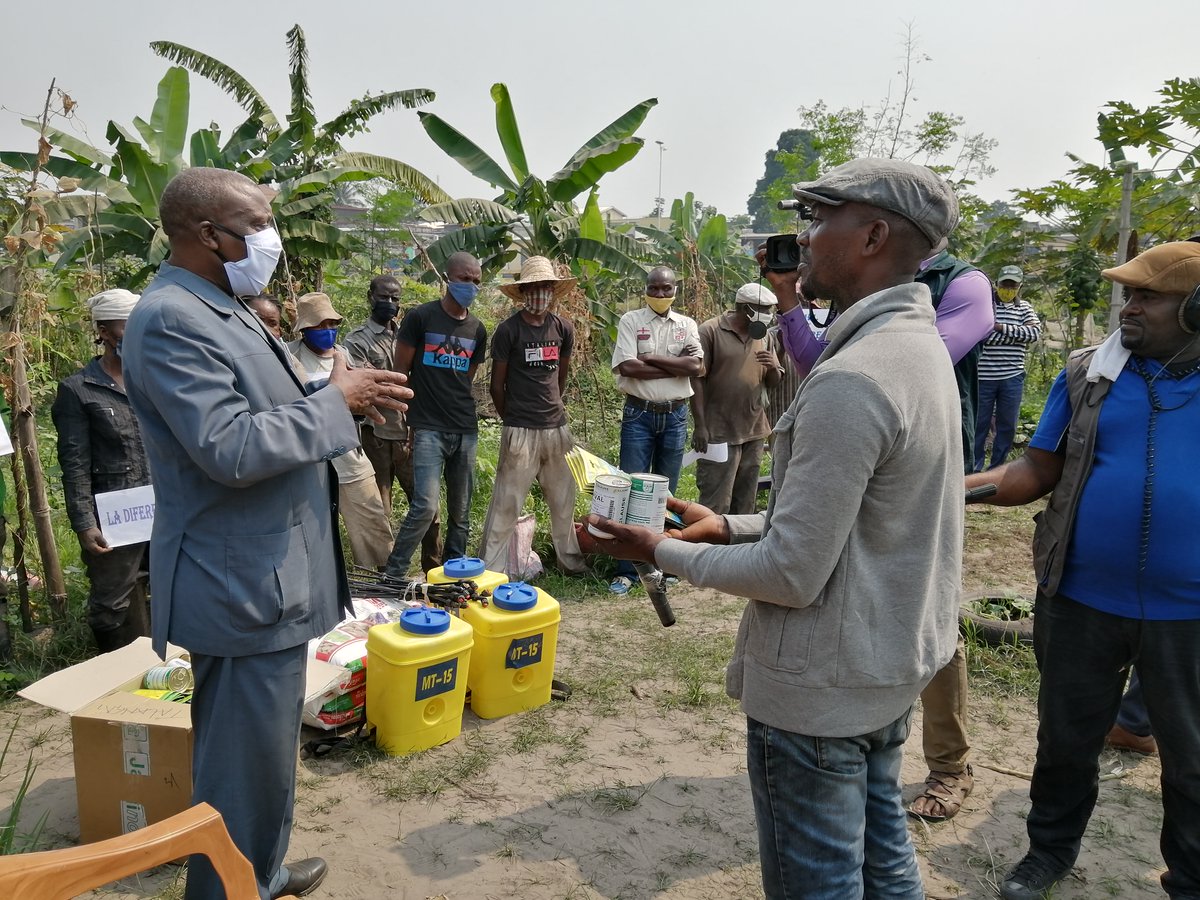 FAOCongo's tweet photo. #ZeroHunger : le Ministère en charge de l'agriculture du Congo au chevet des Maraichers des périphéries de Brazzaville en vue de renforcer leur #resiliencetogether  face aux impacts de #COVID__19 https://t.co/m1yAgfckyp