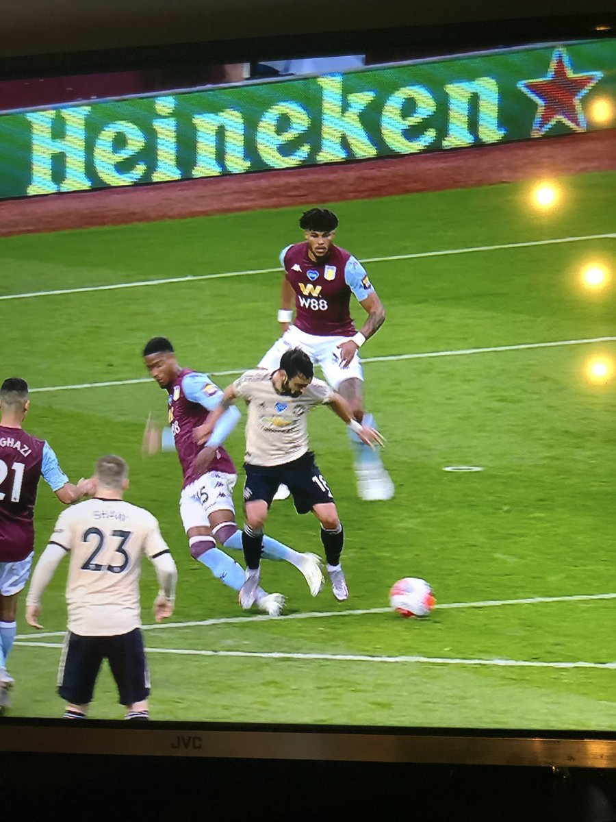 How can someone from VAR look at this challenge and still give a penalty... At this point you shouldn’t criticise VAR itself but the quality of match officials in the premier league... probably some of the worst in Europe right now by all accounts.
