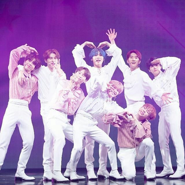 ryujnmin's tweet photo. un mes de su debut, desde que pudieron cumplir uno de sus sueños y no puedo creer que haya pasado tan rápido. estoy tan orgullosa de ustedes, de los increíbles artistas que son y de lo mucho que están creciendo. los amo mucho y gracias por aparecer en mi vida
#1MonthWithELAST https://t.co/A6kripgLIX