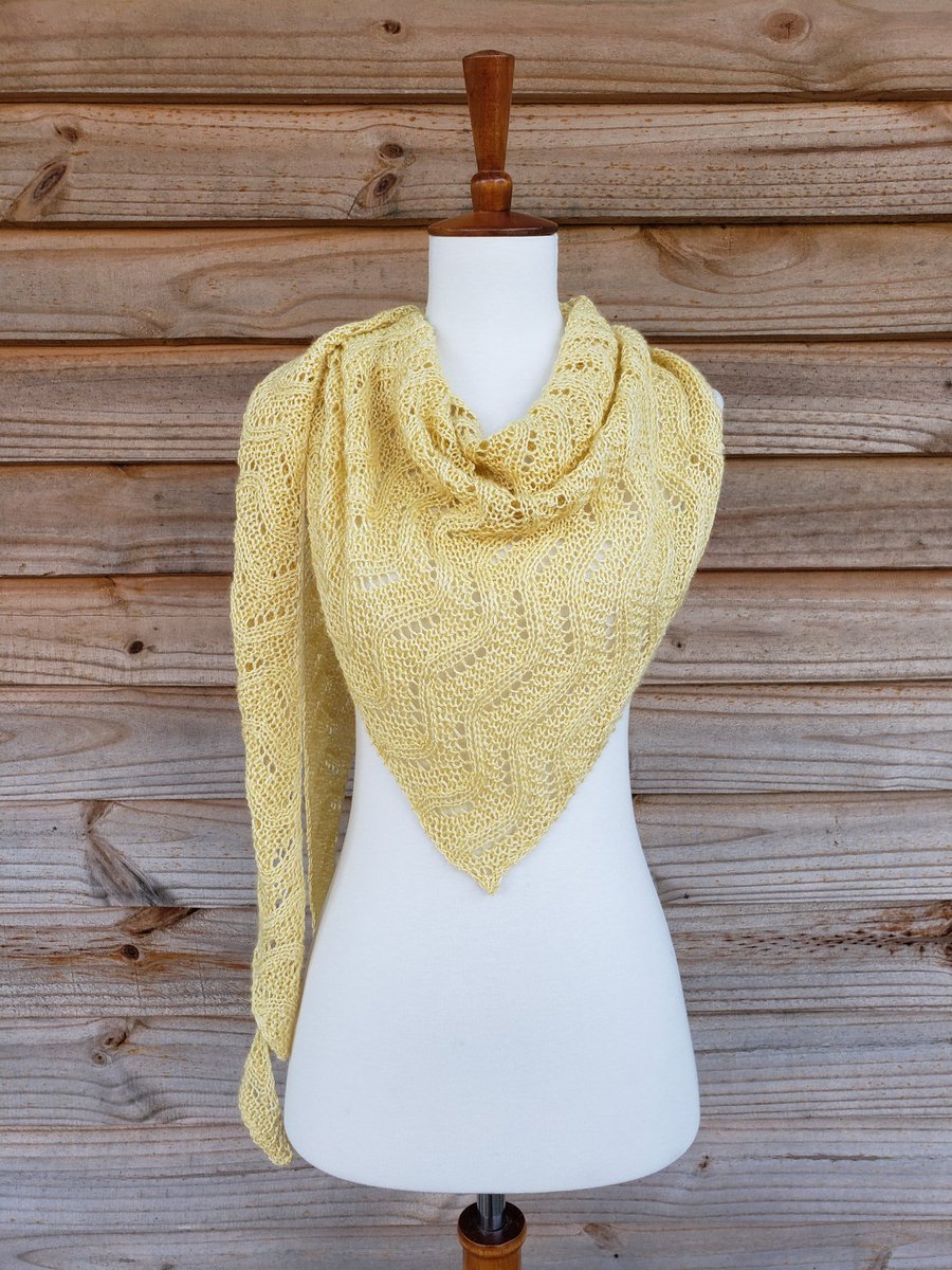 LittleNestCraft's tweet photo. Pollen Yellow Silk and Baby Alpaca Asymmetrical Triangle Scarf
https://t.co/D0fvLxojy5 
#handmadeisbest #shopsmall #slowfashion #supporthandmade #newlisting #etsylisting #handknit #yellowscarf #knitaccessories #silkscarf #handmade #handmadeaccessories https://t.co/yCz4agOpbG