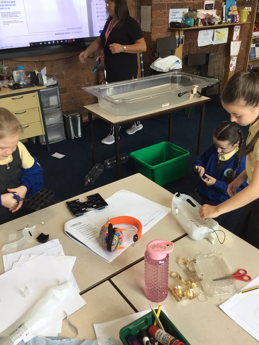 WavertreeCE's tweet photo. Today Y3 took part in the @SmallpeiceTrust Jet Boat Challenge. They had great fun designing, making and testing their boats. 🚤
#EngineeringAtSchool https://t.co/scGTmd2KaA