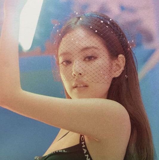 The typical recycled incorporation of Chanel flower/vail