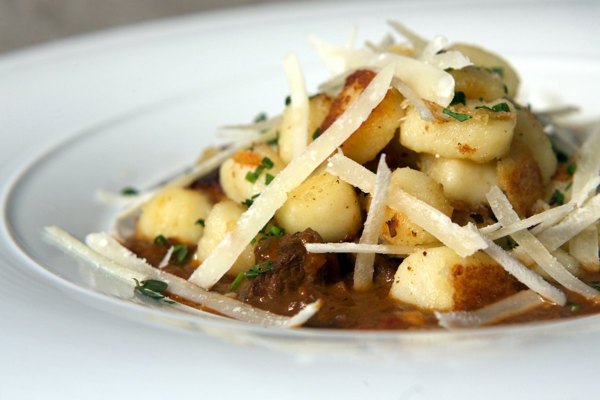 barringtonsclt's tweet photo. With limited seating, make sure to use RESY to make a reservation! Otherwise, this plate of gnocchi would be so lonely... #gnocchi #barrgintonsclt #moffettrestaurantgroup #eatdrinkclt #cltpasta #cltrestaurants https://t.co/BfmAemmCob