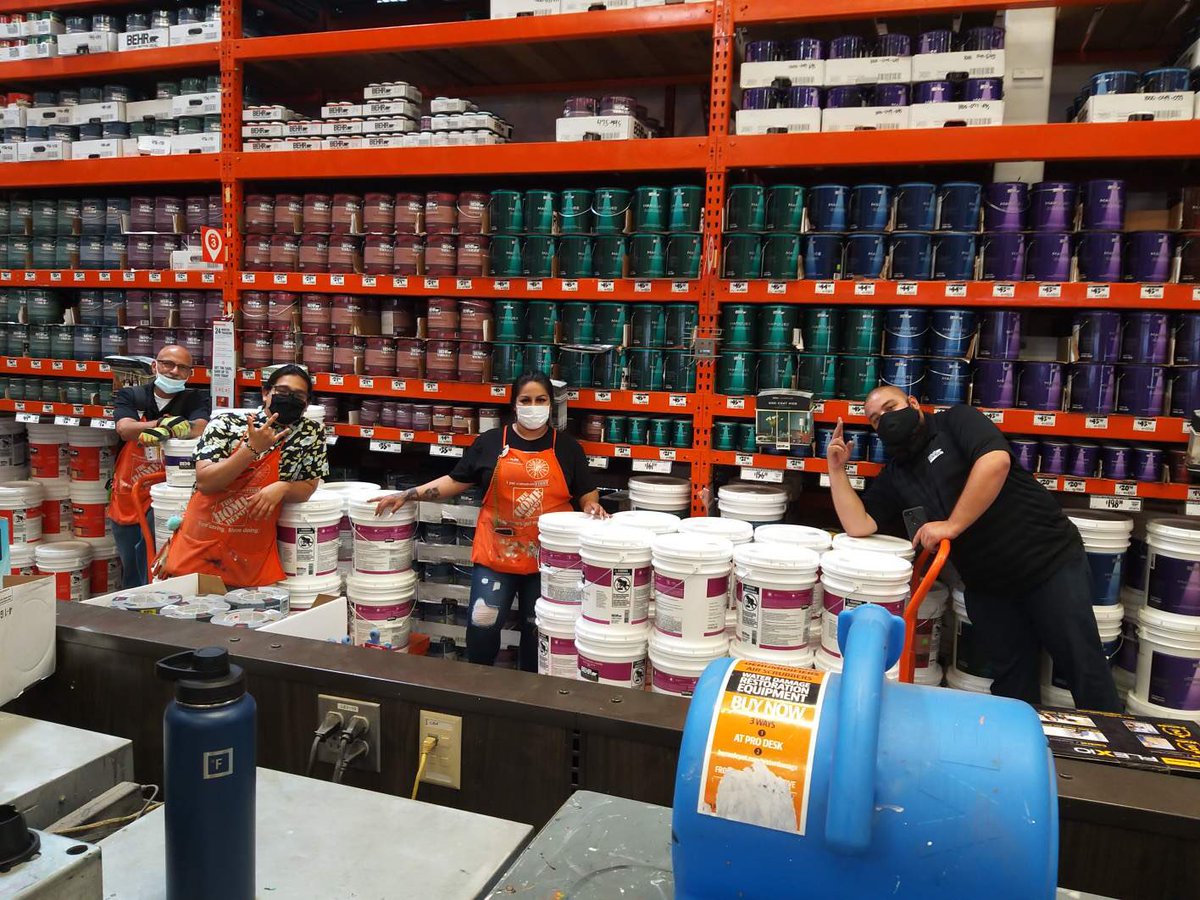 behrACORDELL's tweet photo. Having some fun today at the @GardenGroveHD selling our behr premium plus on sale @ericapro6639 @BehrWestHill https://t.co/MAd5dwV8Ze