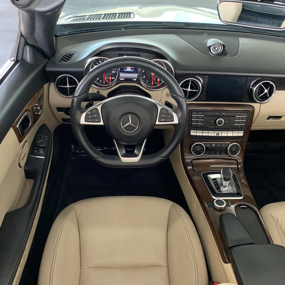 2017 Mercedes-Benz SLC 300‼️
A beautiful car with beautiful view!🚘
What more do you need?

#Mercedes #mercedesslc #mercedesslc300 #mercedesforsale #cars #carsforsale #lasvegas #lasvegasautosports