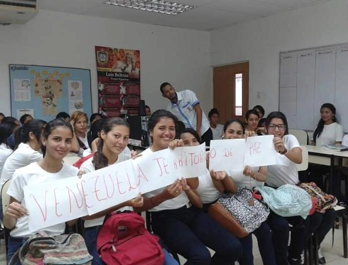 NNuevaesparta's tweet photo. Con sentido patriótico y revolucionario la #UnefaPresenteYConsecuente apoya a la #FVEU para formar parte de los batalladores en redes sociales  "Nadie nos detiene nadie" @NicolasMaduro @angiolillofp
 #BatalladoresUNEFANucleoNvaEspartapresente https://t.co/nX9xH54KVc