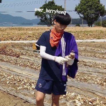 a thread of san but he grows up as you keep scrolling ♡︎