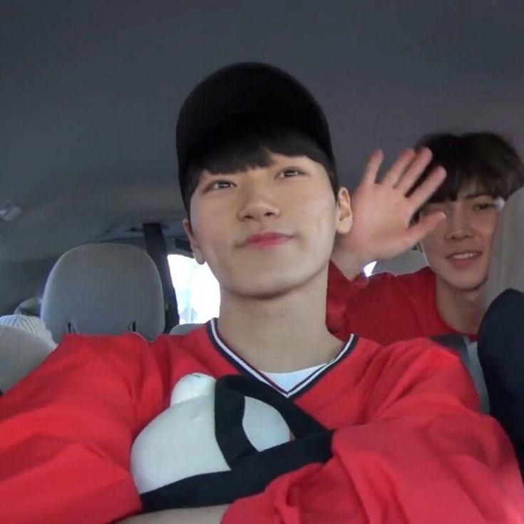 a thread of san but he grows up as you keep scrolling ♡︎