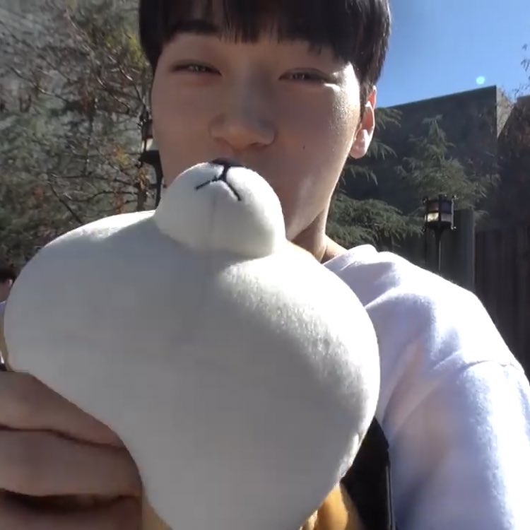 a thread of san but he grows up as you keep scrolling ♡︎