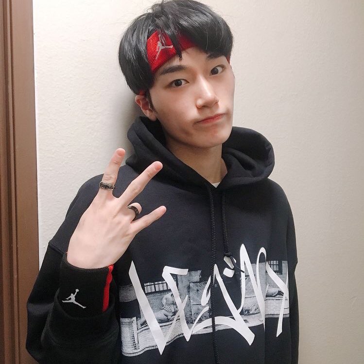 a thread of san but he grows up as you keep scrolling ♡︎