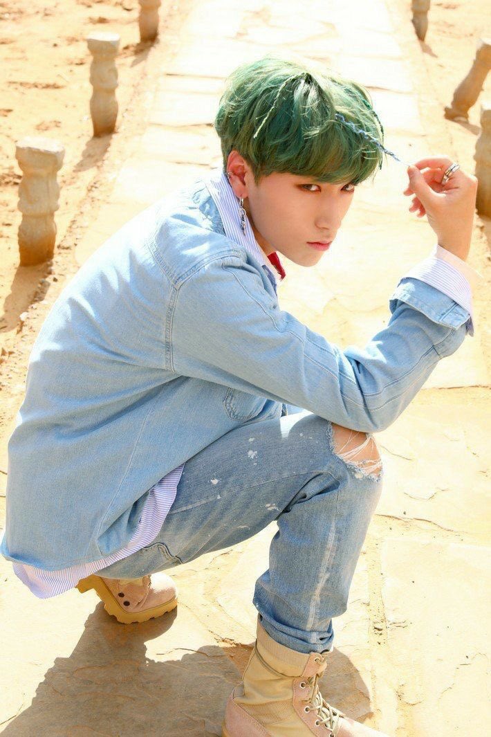 a thread of san but he grows up as you keep scrolling ♡︎