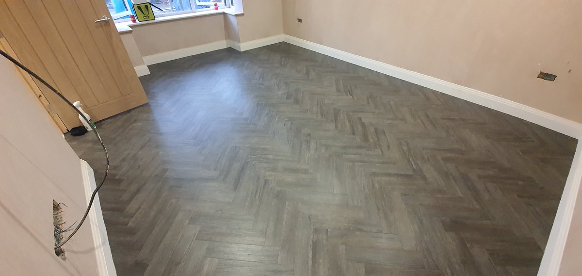 Lounge fitted in <a href="/AmticoFlooring/">Amtico</a> spacia blackened spa! #herringbone