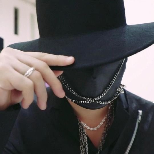 a thread of san but he grows up as you keep scrolling ♡︎