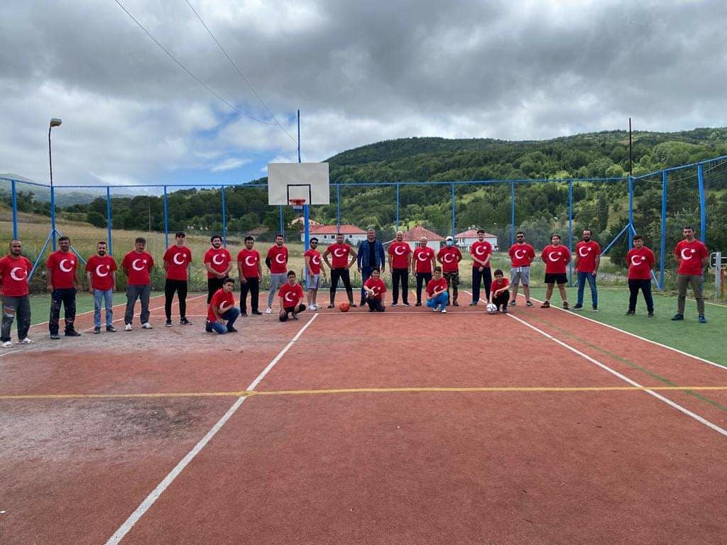 52_haber's tweet photo. Vali Sonel, Gençlerin ve Sporcuların İsteğini Yerine Getirdi

Vali Tuncay Sonel, 7 Temmuz 2020 Salı günü gerçekleştirdiği Mesudiye ilçe ziyareti programı esnasında karşılaştığı gençlerin ve sporcuların isteğini bir gün sonra yerine getirdi https://t.co/HOapfugFRY