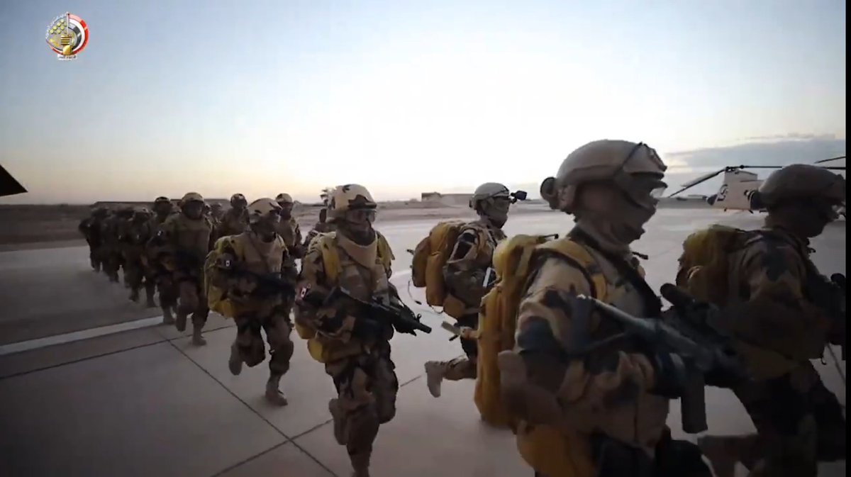 Also the strategic opening and deployment of Sa'aka SFs (thunderbolt), seen below utilising a Ch-47 Chinook and Humvees.