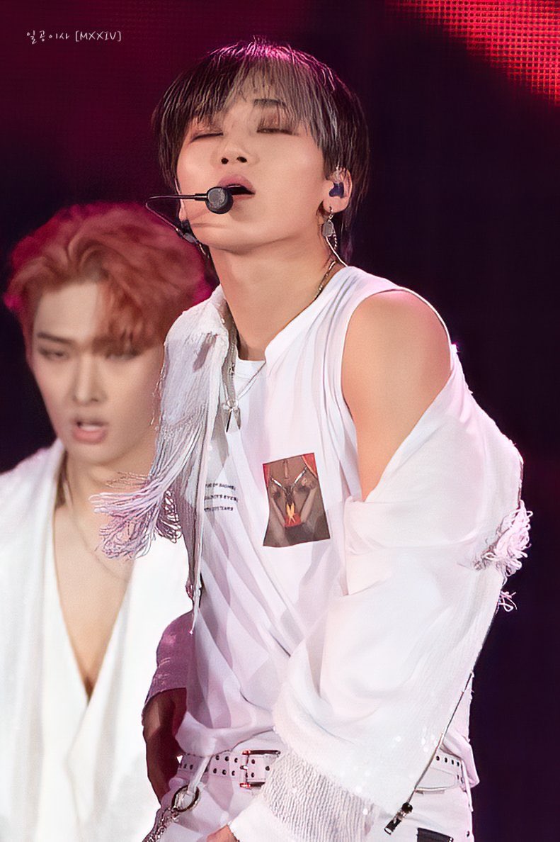 a thread of san but he grows up as you keep scrolling ♡︎