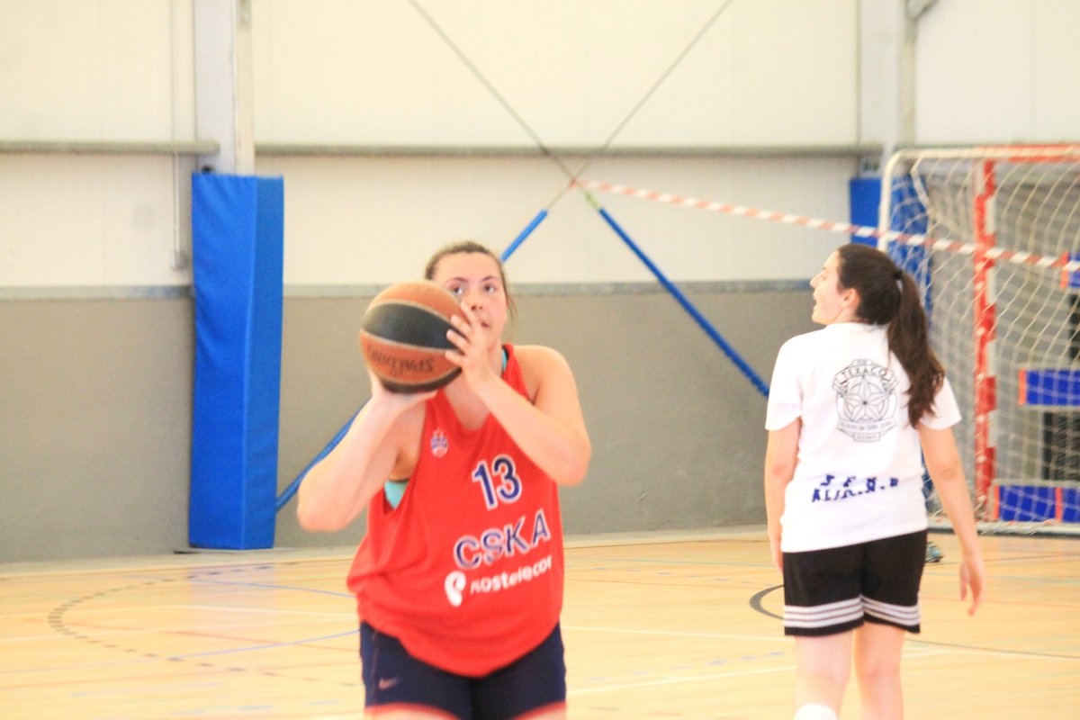 abvendrell's tweet photo. #ABV// SEGONA CATEGORIA FEMENINA
Ja som aquí.
Torna el Bàsquet a Comaruga.
Entrenaments de preparació de la temporada del nostre sènior femení.
#seniorfemení #2CatFem #ADNTaronja #123Vendrell #abvendrell https://t.co/YMwzk3f6z6