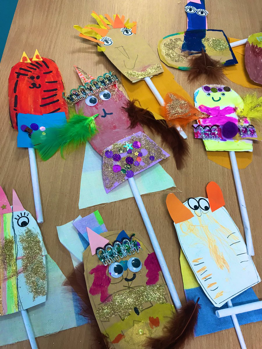 MissMitri's tweet photo. @LowerWootton 
Loved the imagination &amp; creativity our reception children showed when creating their own puppets! We had all sorts of super characters inspired by the story The Three Little Superpigs 🐷🐷🐷 &amp; of course we put on our own puppet show! 🎭 
@Artsmarkaward https://t.co/I7YGcplGsQ