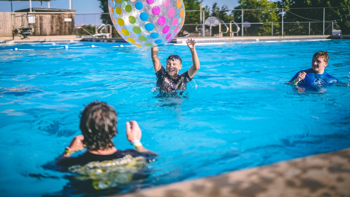 switchtheedge's tweet photo. We saw over 75 students attend Community Swim Night. Don't forget about "A Night in the Park" on July 29th. We will meet at McClain Rogers Park to play some games and eat some food! 🤪 
#switchedge https://t.co/o0JiGq35qI