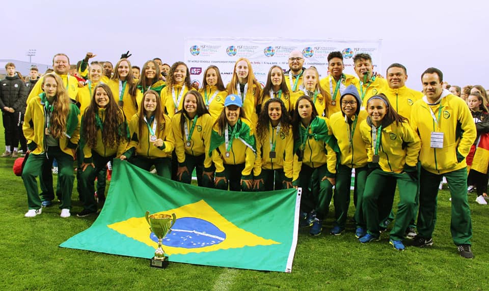 adellfutebol's tweet photo. Para recordar #TBT

Conquista do 3o. Lugar no Mundial Escolar de Futebol Feminino em Belgrado, na Sérvia.🇸🇰
EEB Lourdes Lago representando o Brasil!!👏👏💪

#futebol #futebolfeminino #mundialescolar #eeblourdeslago #cbde #fcde #fesporte #chapecó #santacatarina #brasil https://t.co/s7pzWq2fcF