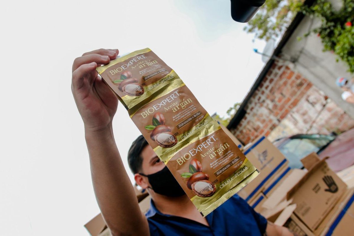 JosueSanchezEc's tweet photo. Gracias a #UnileverEcuador, #ColgatePalmolive y @cervecerian, por sus donaciones que llegan junto con nuestros kits de alimento.
¡Ánimo, nos vamos a levantar! ¡Que Guayaquil viva, y que viva Guayaquil! https://t.co/zsjdFQeyor