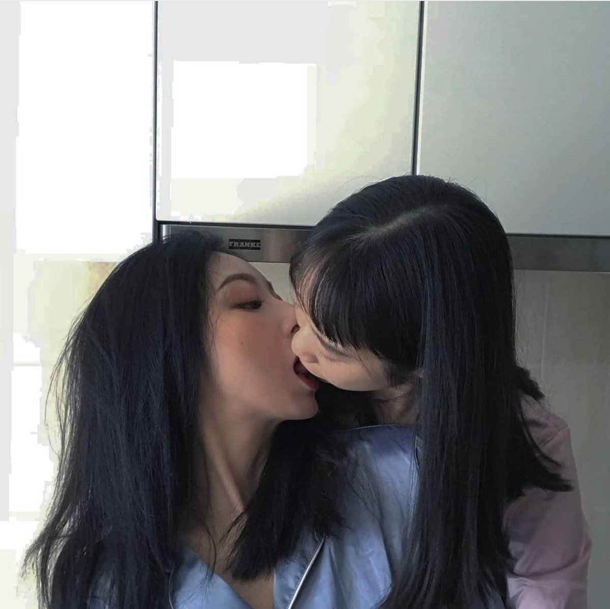 MY___Wine's tweet photo. อยากมีคนให้ทำแบบนี้บ้าง จะจับดูด จับจูบทั้งวัน ☺️ https://t.co/663zkcdlDL