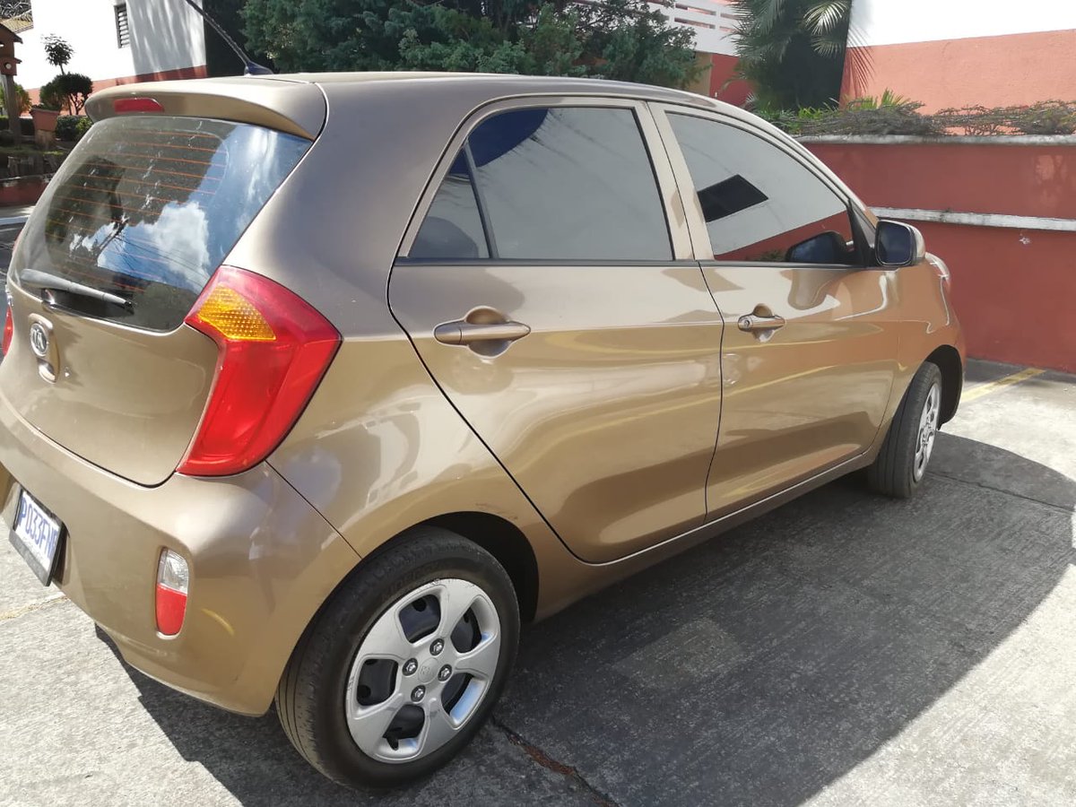 javier1286's tweet photo. Si ven este carro por la calle favor reportarlo al 53186484 URGENTE! https://t.co/kECyMYRMXR