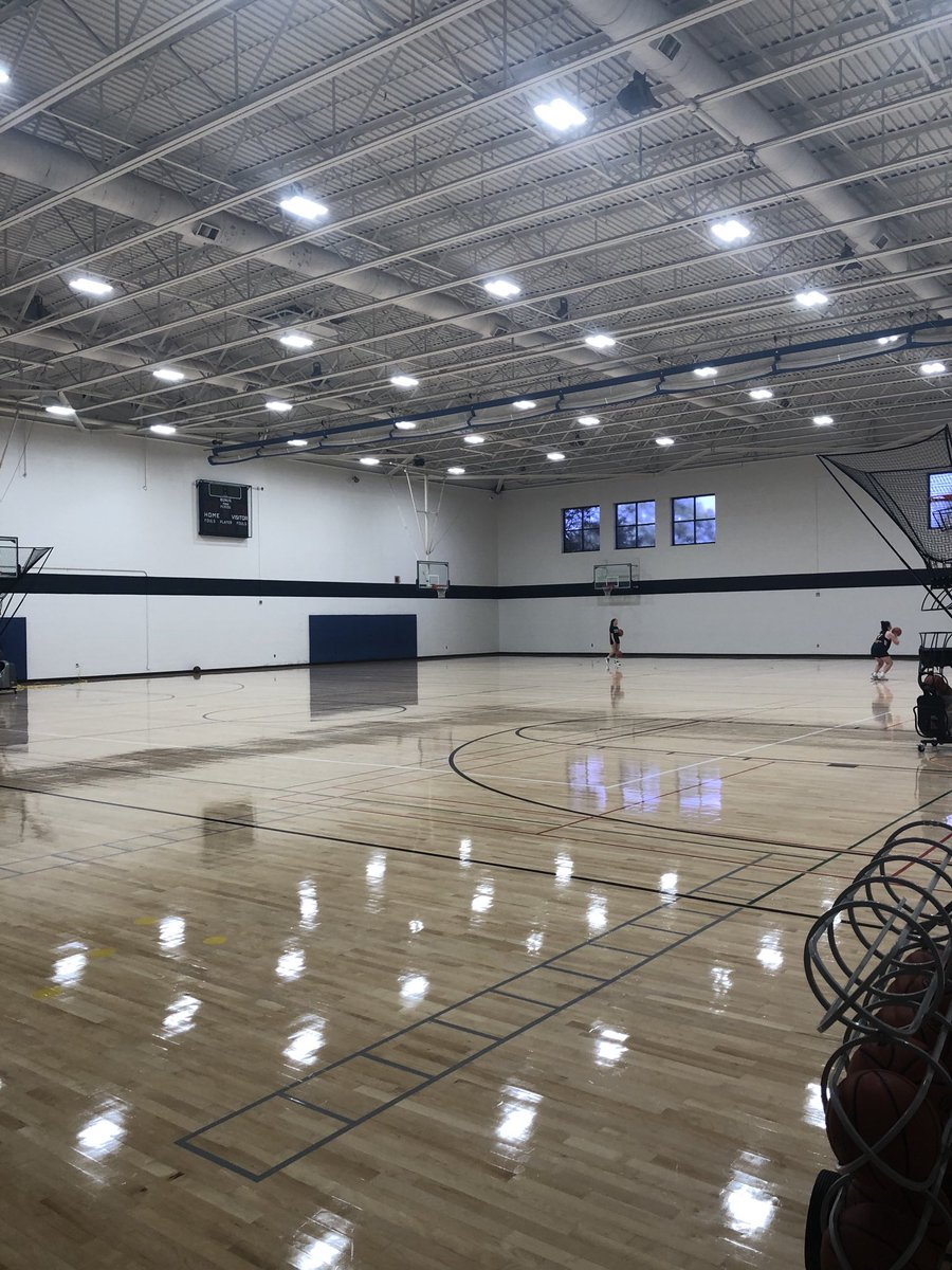 Coach_D_Lawler's tweet photo. Session #2 of the day after a large group at 7:15 this morning! #HUDBUCKETS! Gettingourworkin!! https://t.co/rHdrFE7iey