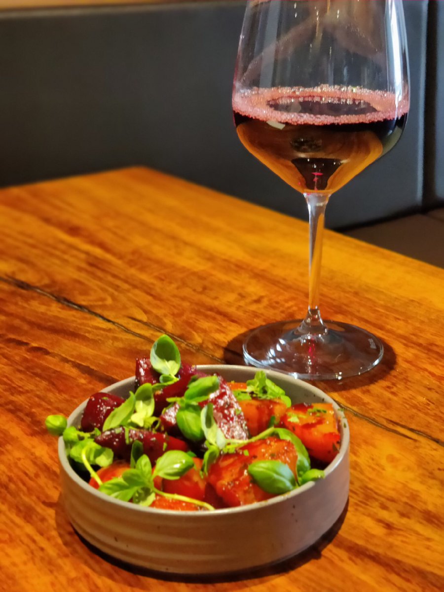 Cultivar_SF's tweet photo. Our beets harvested at Caspar Estate...our organic farm in the hills overlooking the Napa Valley..Wait till you see what the chef will make!
#organic #organicfarming #beets #napavalley #napavalleysf #whatsfordinner #farmtotable #seasonaldishes #marinasf #chestnutst #togo https://t.co/0dqNXjBc5f