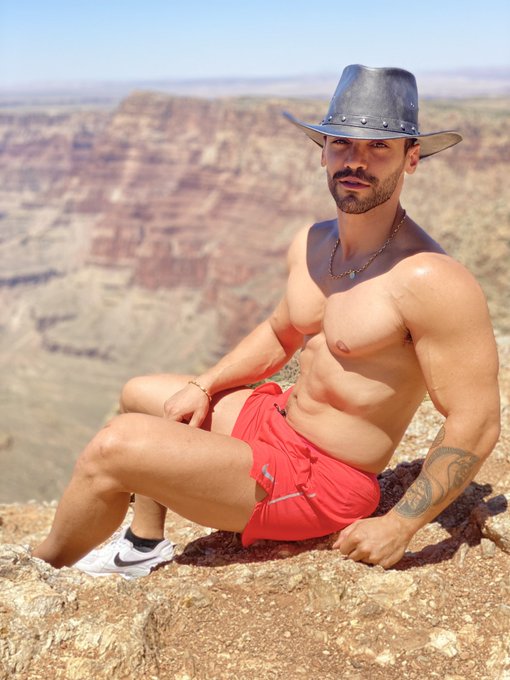 What&rsquo;s up cowboy... https://t.co/xY4gSFTo0G<a href="/tag/model"class="tags"><span>#model</span></a><a href="/tag/stayhealthy"class="tags"><span>#stayhealthy</span></a><a href="/tag/staysafe"class="tags"><span>#staysafe</span></a><a href="/tag/persian"class="tags"><span>#persian</span></a><a href="/tag/stayhome"class="tags"><span>#stayhome</span></a>