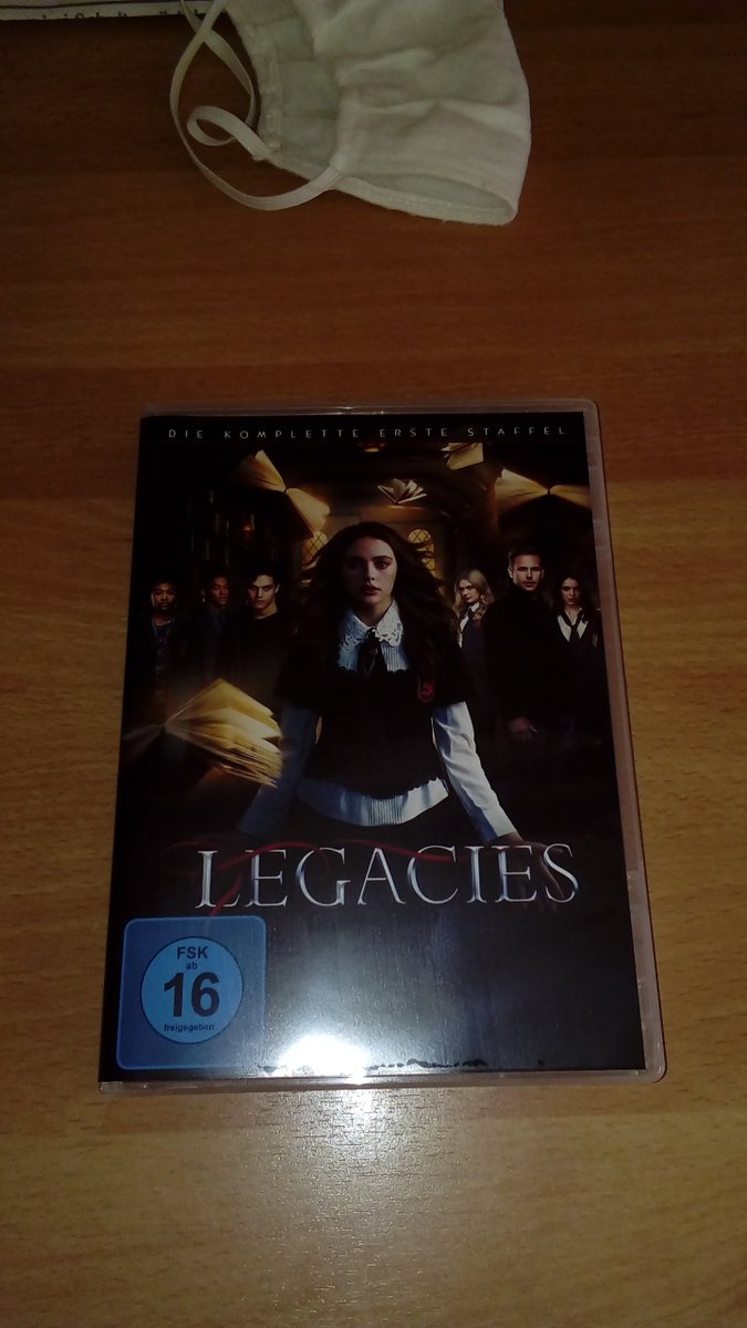 Simran2402's tweet photo. #Legacies #HopeMikaelson #AlaricSaltzman #JosieSaltzman #LizzieSaltzman #LandonKirby #MG #RafaelWaithe #DorianWilliams #EmmaTig #Jed #PenelopePark #Season1 #DVD #Amazon #bought #gotsent #yesterday #new @cwlegacies @amazon π¬π₯π·π©πͺππ https://t.co/FhaNO02sO4