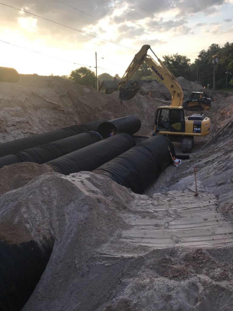 Conner_holmen's tweet photo. Steady 90°- 100° in the trench and around noon the pipe peaks at 158°. Talk a bout a miserable week to put in pipe. https://t.co/6o9m2MLV4H