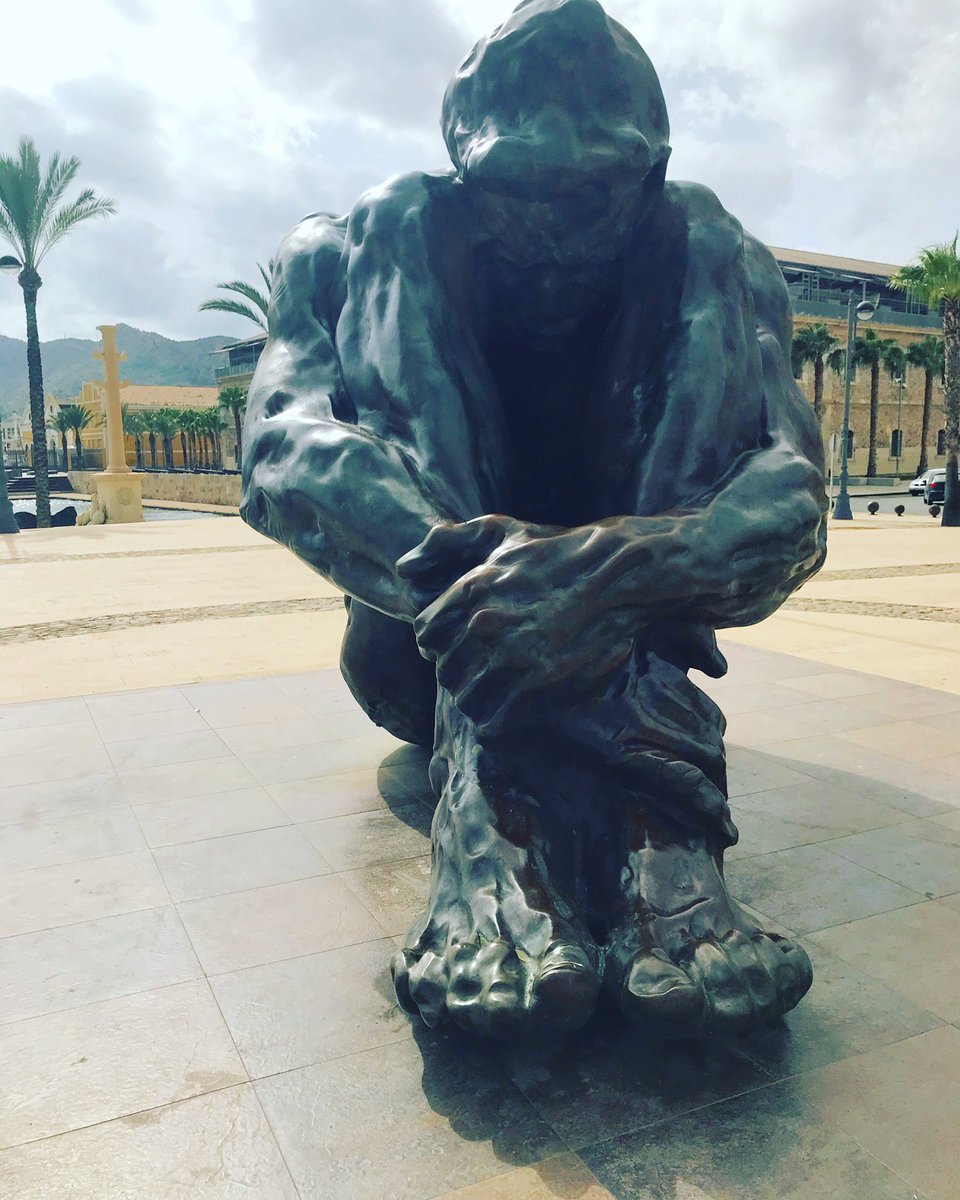 AnaToledo___'s tweet photo. El Zulo. Escultura de bronce de Víctor Ochoa,en el puerto de Cartagena.Homenaje a las víctimas del terrorismo.Representa a un hombre desnudo y sentado en actitud de reflexión,abrazándose las piernas,casi en posición fetal. #ElZulo #Cartagena #Escultura #victimasdelterrorismo https://t.co/crHbmGsw9T