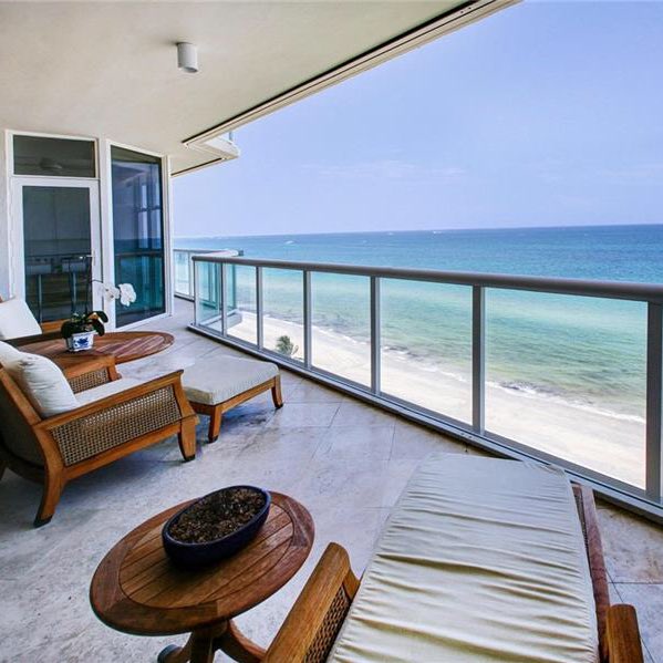 ListRealtySFL's tweet photo. #FORSALE 🌴 THE DREAM!! 
📍6051 N Ocean Drive #1006 Hollywood, FL 33019 
💵 $1,075,000
🛌 3 bed, 2.5 baths
🏡 2,180 sqft 
📲 ben@listrealty.com or https://t.co/iOweS7maEH https://t.co/YZ1pPIpmXE