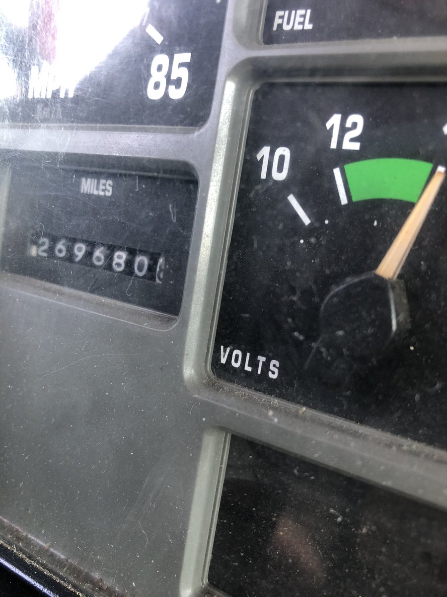 irqeq's tweet photo. Really nice 2000 IH grain truck aAutomatic dt466 cargo doors grain shoot aluminum bed rear hitch tarp 269,000 miles We are selling this for retiring neighbor. If your looking for single axle this is the one. 32,500.00 give  suzy a call @ 815 351 8124 @MachineryPete @TractorHouse https://t.co/vtOeQNyJ4h