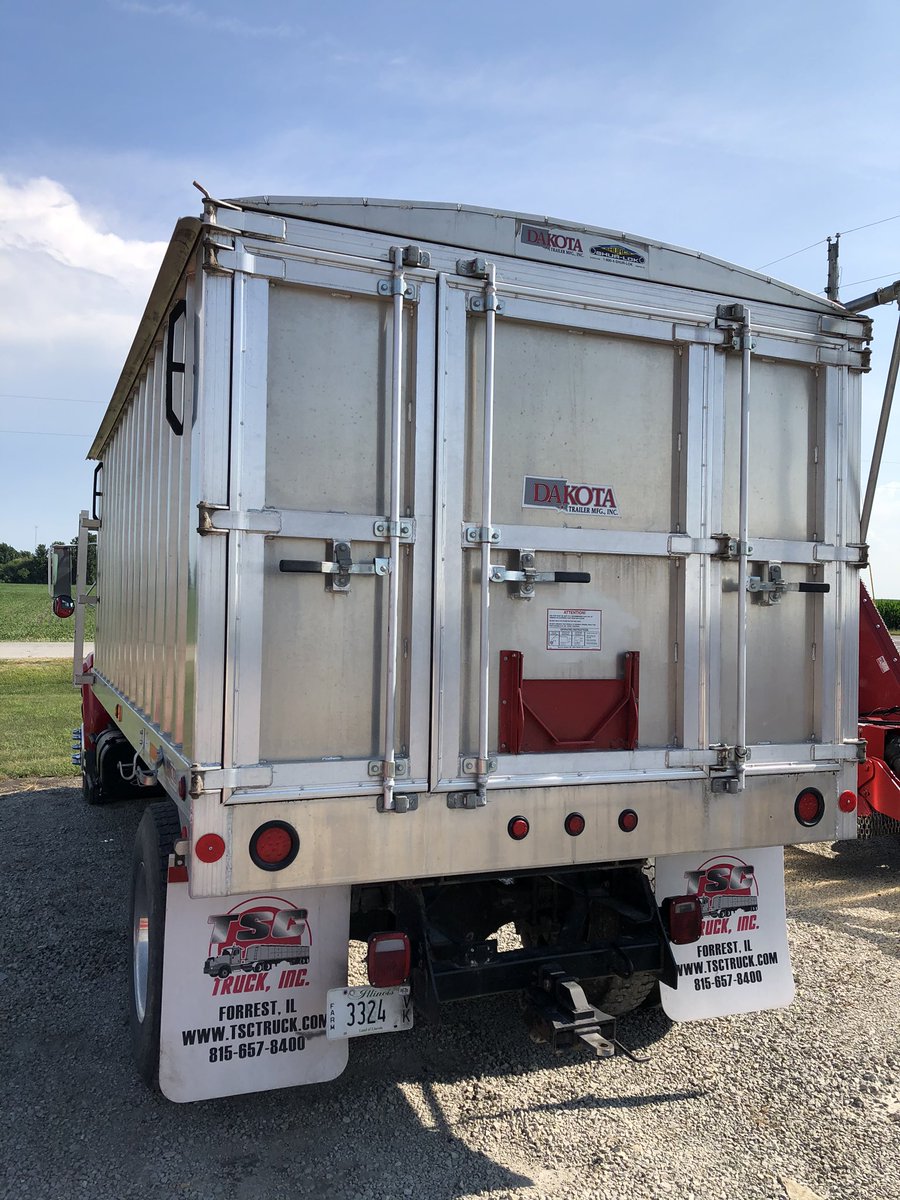 irqeq's tweet photo. Really nice 2000 IH grain truck aAutomatic dt466 cargo doors grain shoot aluminum bed rear hitch tarp 269,000 miles We are selling this for retiring neighbor. If your looking for single axle this is the one. 32,500.00 give  suzy a call @ 815 351 8124 @MachineryPete @TractorHouse https://t.co/vtOeQNyJ4h